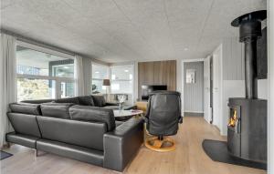 Χώρος καθιστικού στο Gorgeous Home In Hvide Sande With Sauna