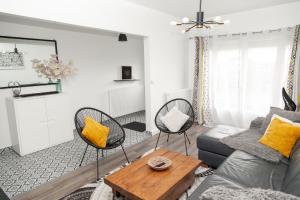 a living room with a couch and chairs at Cosyhome T2 proche Gare entre Paris et Disneyland - Familial Rénové 65 m2 in Gagny +10 photos