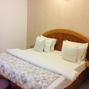 Postel nebo postele na pokoji v ubytování Ne-yo hotel & rv lodges