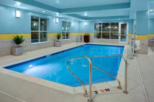 a large swimming pool in a hotel room at TownePlace Suites by Marriott Parkersburg in Parkersburg