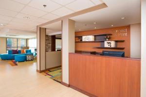 an office lobby with a waiting area and a waiting room at Fairfield by Marriott Inn & Suites Raynham Middleborough/Plymouth in Middleboro
