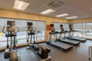 Posilňovňa alebo fitness centrum v ubytovaní TownePlace Suites by Marriott Syracuse Clay
