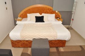 Postel nebo postele na pokoji v ubytování Ne-yo hotel & rv lodges
