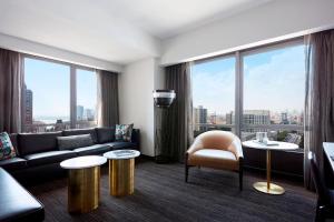 Posezení v ubytování New York Marriott at the Brooklyn Bridge