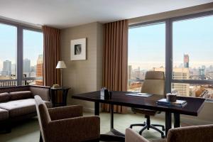 Posezení v ubytování New York Marriott at the Brooklyn Bridge