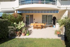 Vonkajšia záhrada v ubytovaní Quiet and cozy 1BR close to beach and all services