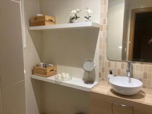a bathroom with a sink and a mirror at Chalet con piscina in Simancas
