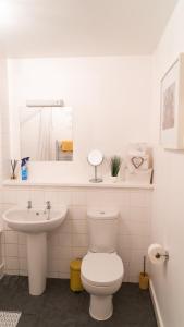 a bathroom with a toilet and a sink at Lovely 1-Bed Apartment in Hackney London in London