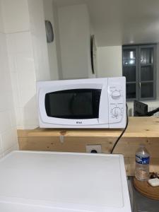 Televízia a/alebo spoločenská miestnosť v ubytovaní Superbe appartement en hyper centre-ville