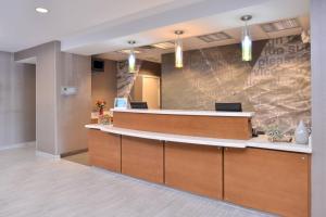 an office lobby with a reception desk and a wall at SpringHill Suites by Marriott Sacramento Roseville in Roseville