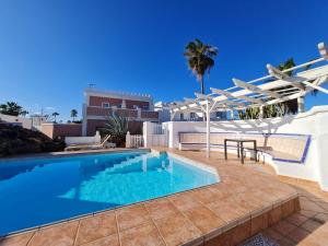 The swimming pool at or close to CASA SOL by Maria