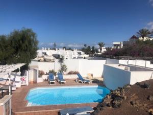 The swimming pool at or close to CASA SOL by Maria