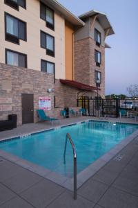 Piscina a TownePlace Suites by Marriott Lancaster o a prop