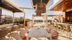 Restaurace v ubytování Kimpton Hotel Palomar Phoenix Cityscape by IHG
