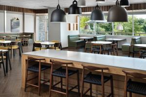 a bar with tables and chairs in a restaurant at Fairfield Inn & Suites by Marriott South Kingstown Newport Area in South Kingstown