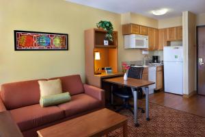 a living room with a couch and a kitchen at TownePlace Suites Wilmington Newark / Christiana in Newark