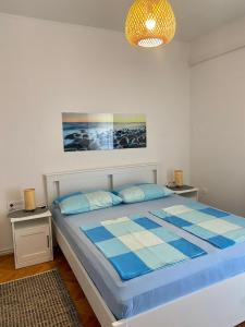 Postel nebo postele na pokoji v ubytování Apartments and rooms by the sea Barbat, Rab - 4973