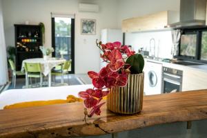 a vase of flowers on a table in a kitchen at Studio Del Mar in Cowaramup