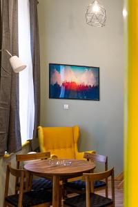 A seating area at La Bella - Entire Apartment near Gozsdu udvar