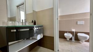 a bathroom with a toilet and a sink at ARKADIA 2.0 in Cagliari