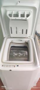 a white washing machine with its door open at Apartamento de 100 M2 con 3 habitaciones y 2 terrazas in El Verger