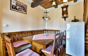 Posedenie v ubytovaní Cozy Home In Mala Ludina With Kitchen