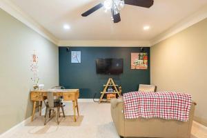 a living room with a table and a ceiling fan at City Chic Private Room & Bath in Atlanta