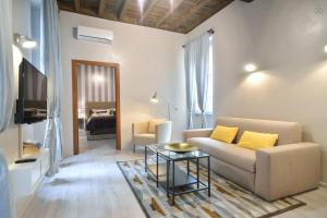 Living Rhome-SpanishSteps tesisinde bir oturma alanı