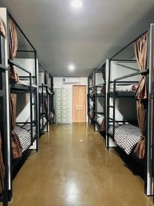 Postel nebo postele na pokoji v ubytování Pai circus hostel
