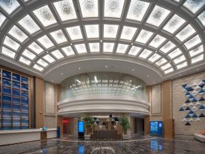 a large lobby with a large domed ceiling at Holiday Inn Express Zhengzhou Guancheng by IHG in Zhengzhou