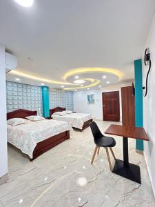 Postel nebo postele na pokoji v ubytování Hotel Monaco