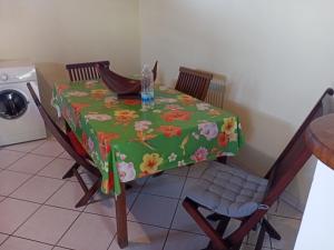 Istumisnurk majutusasutuses T3 Bel Enclos SCHOELCHER Kybo Karaib Location Vue mer Calme