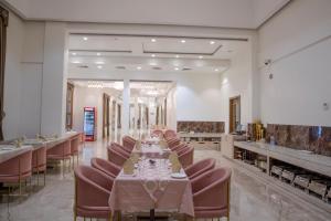 Een zitgedeelte bij The Utopia Resort Sanchi