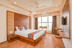 Postel nebo postele na pokoji v ubytování Hotel Mahadev Residency - Dapode, Bhiwandi