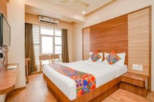 Postel nebo postele na pokoji v ubytování Hotel Mahadev Residency - Dapode, Bhiwandi
