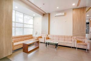 Posezení v ubytování Hotel Mahadev Residency - Dapode, Bhiwandi