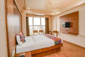 Postel nebo postele na pokoji v ubytování Hotel Mahadev Residency - Dapode, Bhiwandi