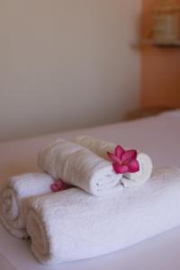 Кровать или кровати в номере THE SPARE ROOM BALI