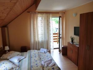 A bed or beds in a room at Casa Munte Busteni