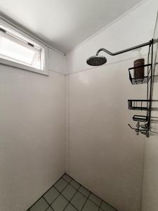 Bilik mandi di Gum Grove Chalets