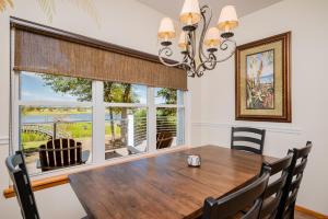 Φωτογραφία από το άλμπουμ του Whitecaps by Oak Island Accommodations σε Oak Island