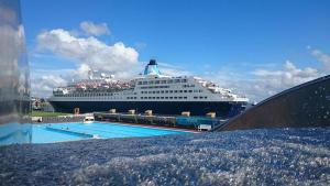a cruise ship is docked next to a swimming pool at Bi uns im Norden in Brunsbüttel