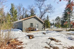 a small house in the snow with a table at Charming Alger Retreat about 2 Mi to Skidway Lake in Alger