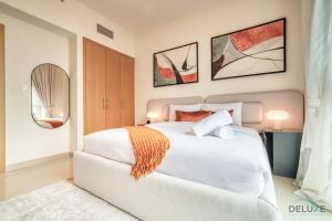 Postel nebo postele na pokoji v ubytování Elegant 1BR at Harbour Views Tower 1 by Deluxe Holiday Homes