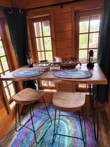 Foto dalla galleria di The Eagle's Nest Treehouse Cabin a Palmer