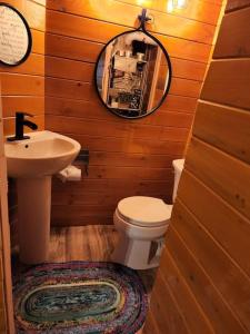 Bagno di The Eagle's Nest Treehouse Cabin