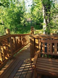 Foto dalla galleria di The Eagle's Nest Treehouse Cabin a Palmer