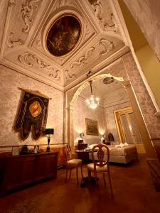 De lobby of receptie bij Casa Santangelo Suites