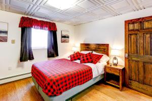 Voodi või voodid majutusasutuse Ideally Located Fairbanks Vacation Rental! toas