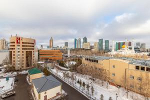 an aerial view of a city in the snow at Просторные апартаменты в ЖК 7 бочек in Taldykolʼ +4 photos